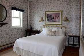 Shadow Lawn Inn