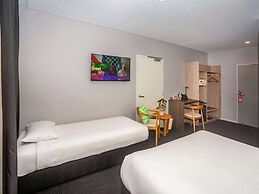 ibis Styles The Entrance