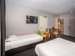 ibis Styles The Entrance