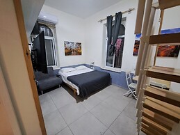 Allenby 2 Bed & Breakfast