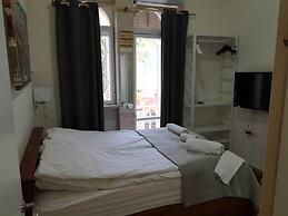 Allenby 2 Bed & Breakfast