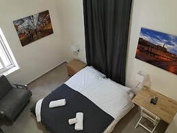 Allenby 2 Bed & Breakfast