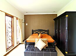 De Bukit Dago Villa by HouseinBandung