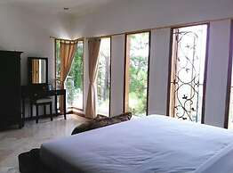 De Bukit Dago Villa by HouseinBandung