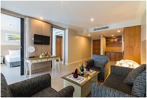 Sea Me Spring Too Hotel