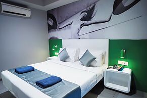 SinQ Party Hotel