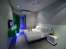 SinQ Party Hotel