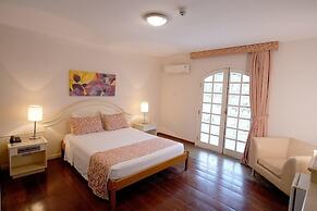 Colonial Plaza Hotel