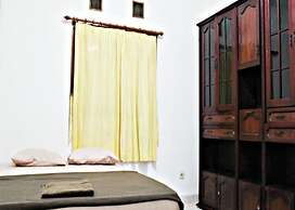 De Nuansa Dago Villa by HouseinBandung