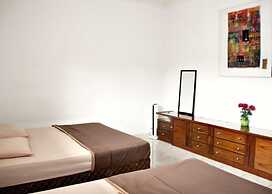 De Nuansa Dago Villa by HouseinBandung