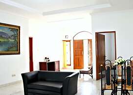 De Nuansa Dago Villa by HouseinBandung