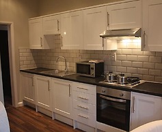 Lyall Apartment Hotel