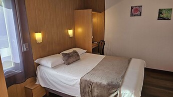 Brit Hotel Essentiel Pau Lescar