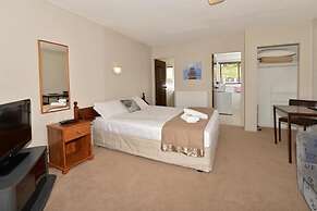 Waterfalls Estate - Motel & Campground