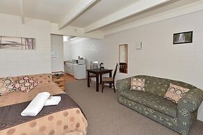 Waterfalls Estate - Motel & Campground