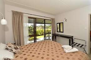 Waterfalls Estate - Motel & Campground