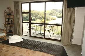 Waterfalls Estate - Motel & Campground