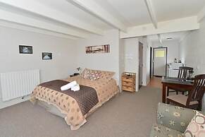 Waterfalls Estate - Motel & Campground