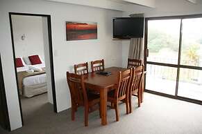 Waterfalls Estate - Motel & Campground