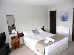 Waterfalls Estate - Motel & Campground