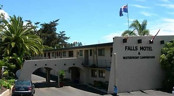 Waterfalls Estate - Motel & Campground
