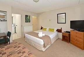 Waterfalls Estate - Motel & Campground