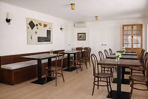 Astoria Crest Hotel