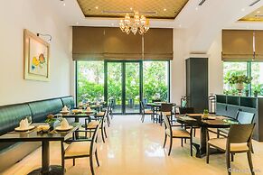 Elegant Suites Westlake