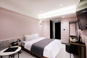 Rich Diamond Hotel