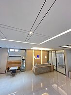 Laxston Hotel by Front One