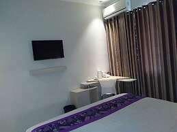 Laxston Hotel by Front One