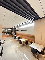 Laxston Hotel by Front One