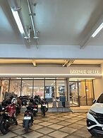 Laxston Hotel by Front One