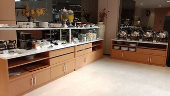 Laxston Hotel by Front One