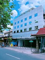 Laxston Hotel by Front One