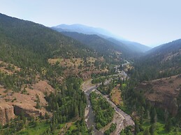 Creekside Lodge at Yellowstone