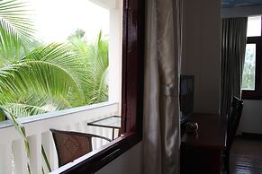 GM Doc Let Beach Resort & Spa