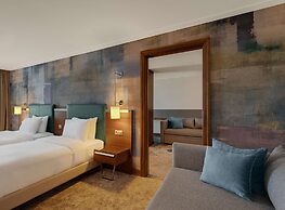 DoubleTree by Hilton Hotel Van