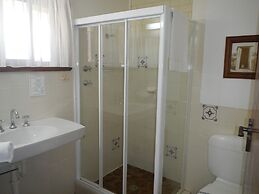 Young Goldrush Motel