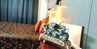 Young Goldrush Motel