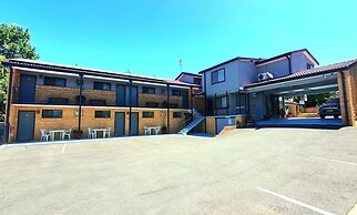 Young Goldrush Motel