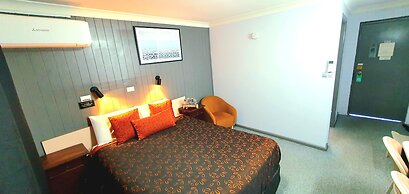 Young Goldrush Motel