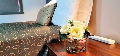 Young Goldrush Motel