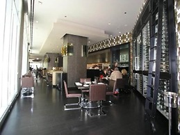 State and Grand by BridgeStreet