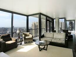 State and Grand by BridgeStreet