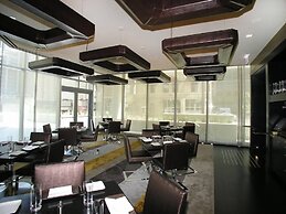 State and Grand by BridgeStreet