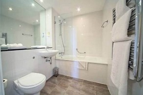 State and Grand by BridgeStreet