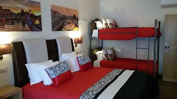 Welcome In - Suites & Hostel