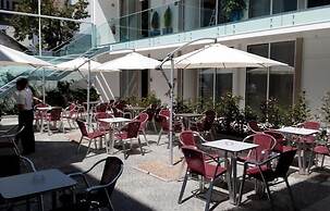 Welcome In - Suites & Hostel