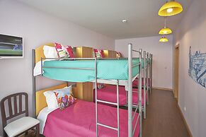 Welcome In - Suites & Hostel